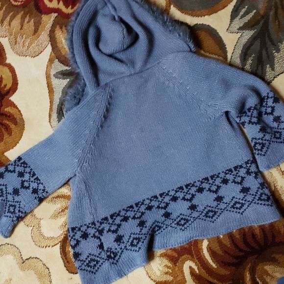 Buffalo Sweater- Girls Medium. Warm and toasty!! - Picture 9 of 9